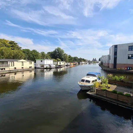 ゲストハウス The Amsterdam House Boat With Jacuzzi & Sauna *